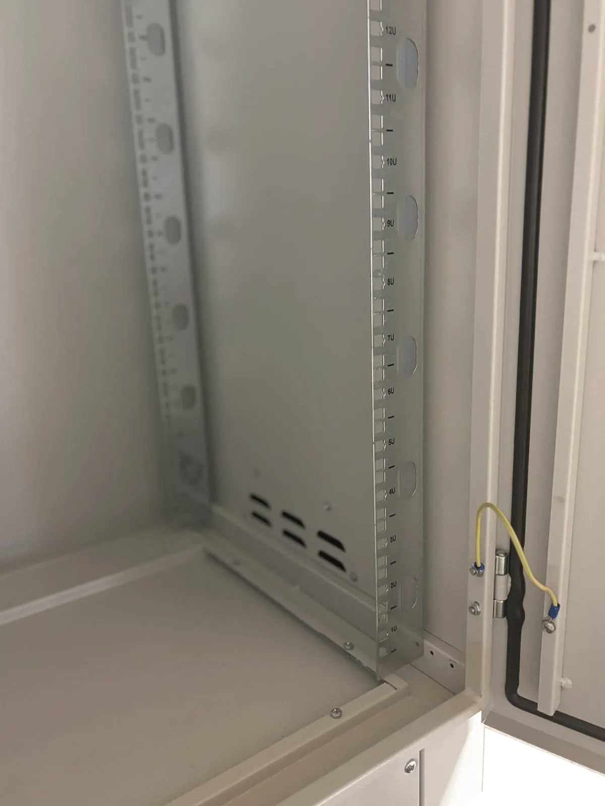 32U Outdoor Network Cabinet Enclosure – IP66 Rated Weatherproof for Telecom, Fiber, and Server Equipment | 600mm x 600mm / 24" x 24" Floor Mount STV-HC-32U600