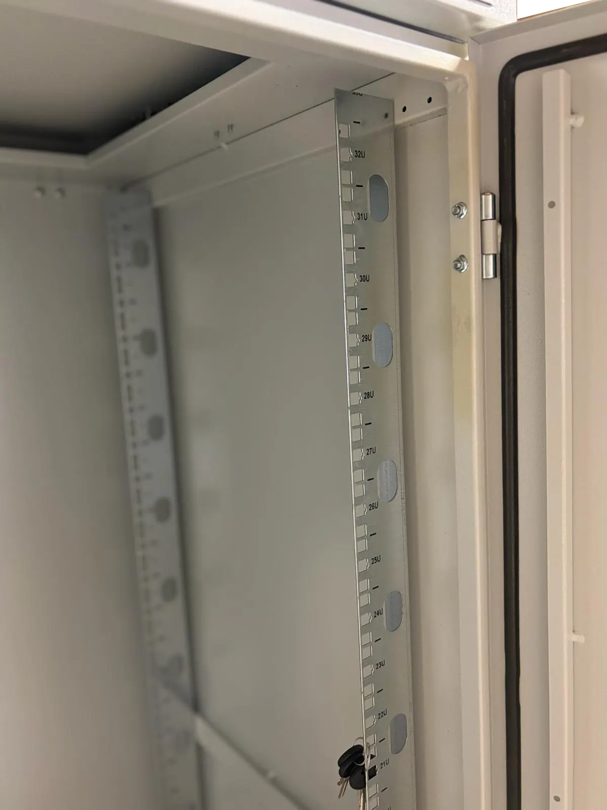 32U Outdoor Network Cabinet Enclosure – IP66 Rated Weatherproof for Telecom, Fiber, and Server Equipment | 600mm x 600mm / 24" x 24" Floor Mount STV-HC-32U600