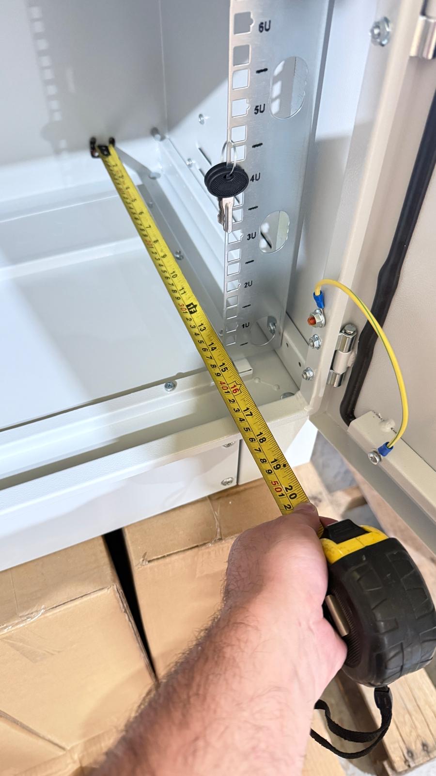 7U450 outdoor network cabinet enclosure with IP66 rating, weatherproof for telecom equipment.