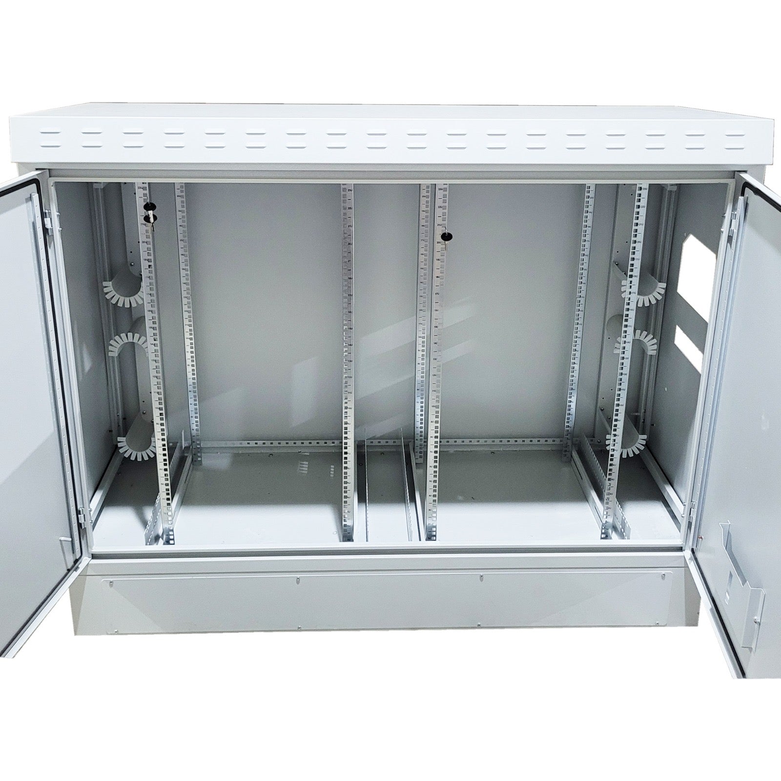 Find an outdoor telecom cabinet with an IP66-rated enclosure for superior protection.