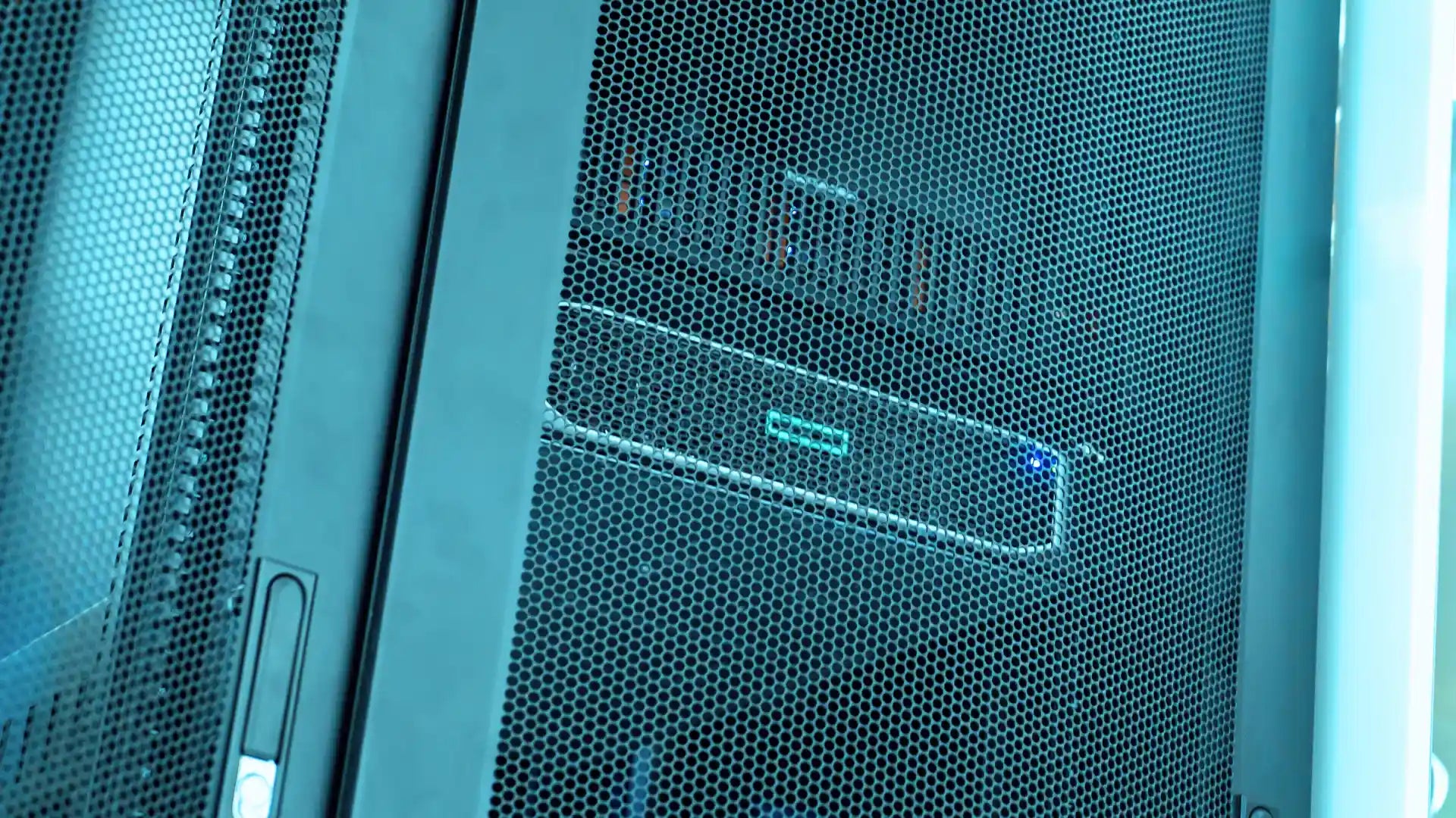 Standard 24U server rack dimensions guide for network cabinet sizing and installation planning.